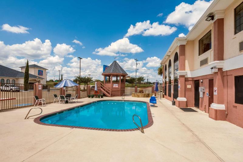 Motel 6 Brenham,TX image
