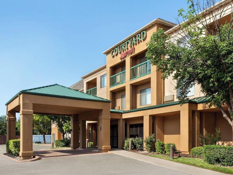 Courtyard By Marriott Lubbock image