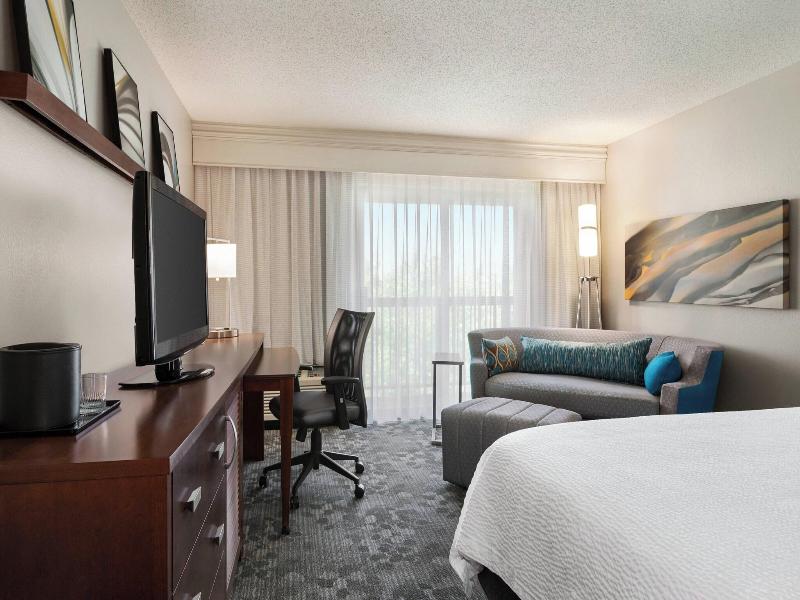 Courtyard By Marriott Lubbock image