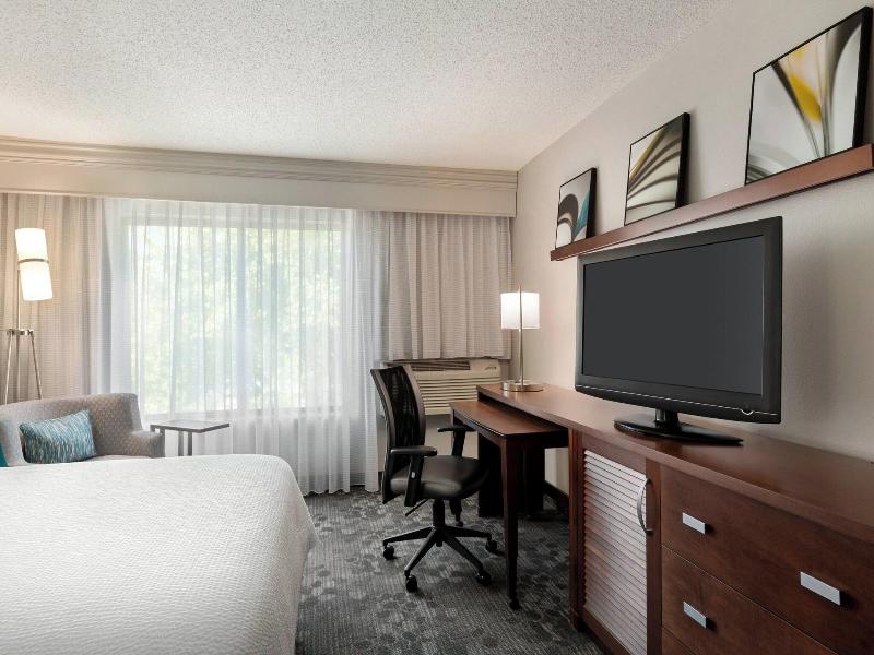 Courtyard By Marriott Lubbock image