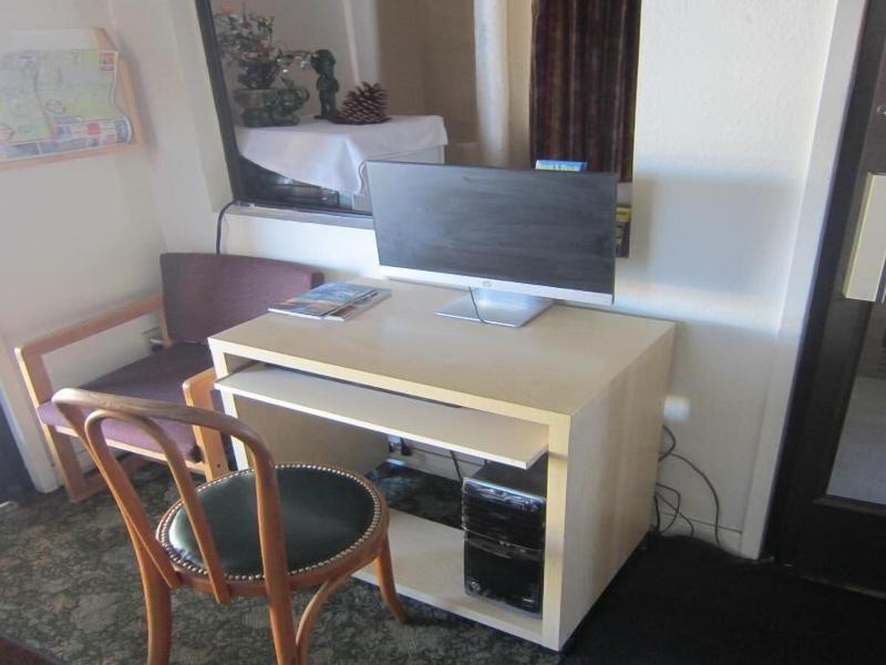 Pacific Best Inn image