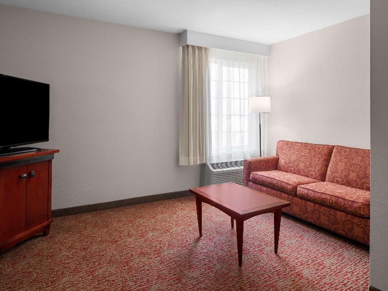 Larkspur Landing Extended Stay Suites Campbell image