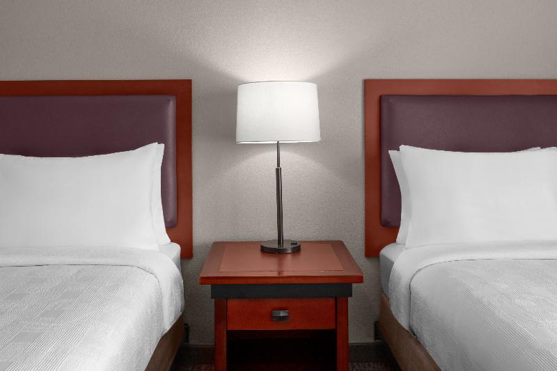 Larkspur Landing Extended Stay Suites Campbell image