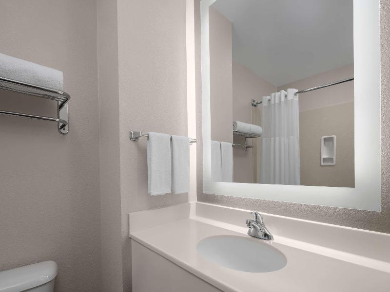Larkspur Landing Extended Stay Suites Campbell image