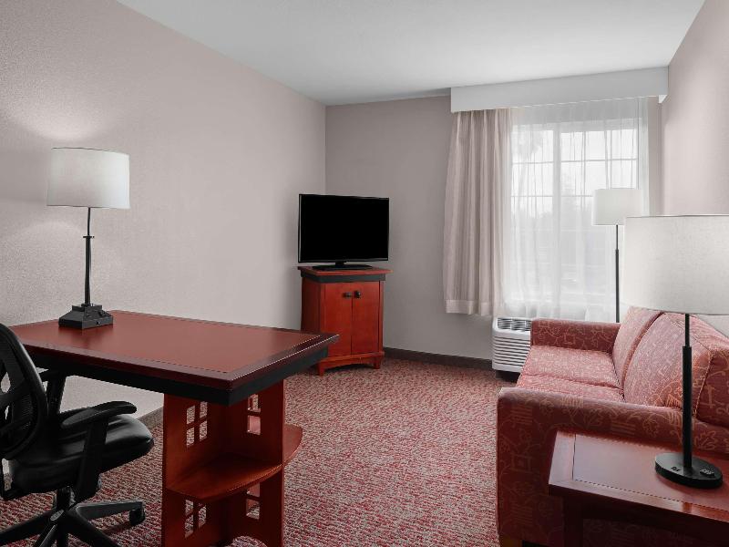 Larkspur Landing Extended Stay Suites Campbell image