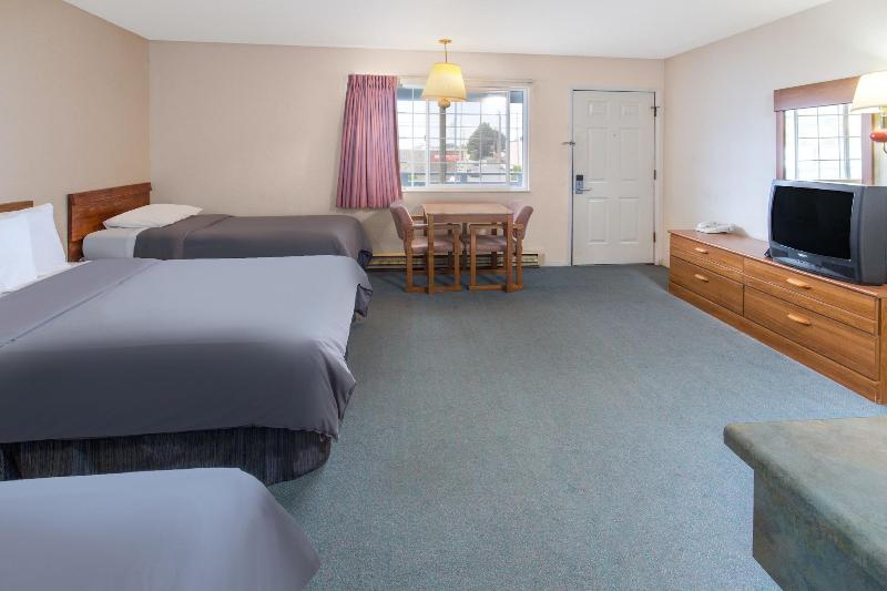 Redwood Inn