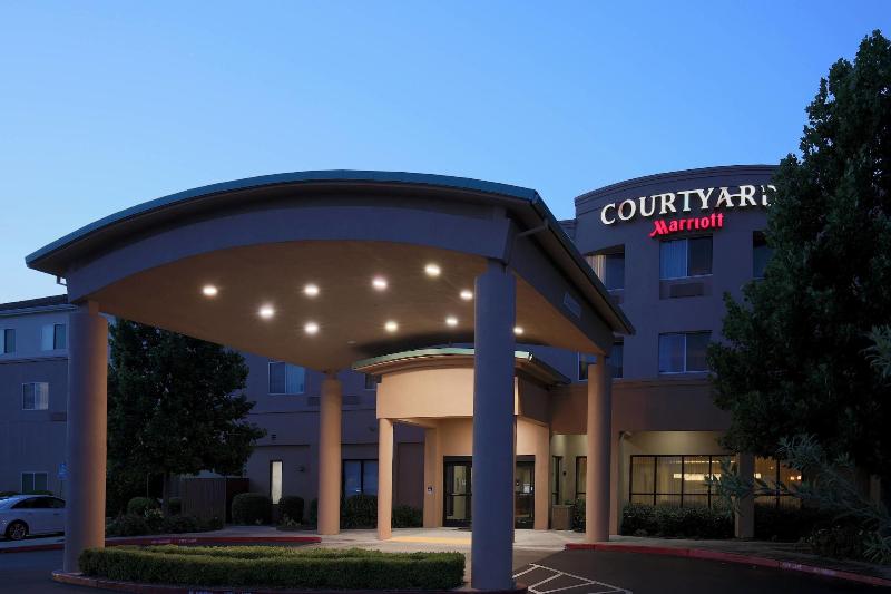 Courtyard By Marriott Chico image