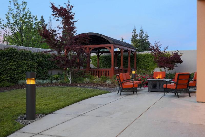Courtyard By Marriott Chico image