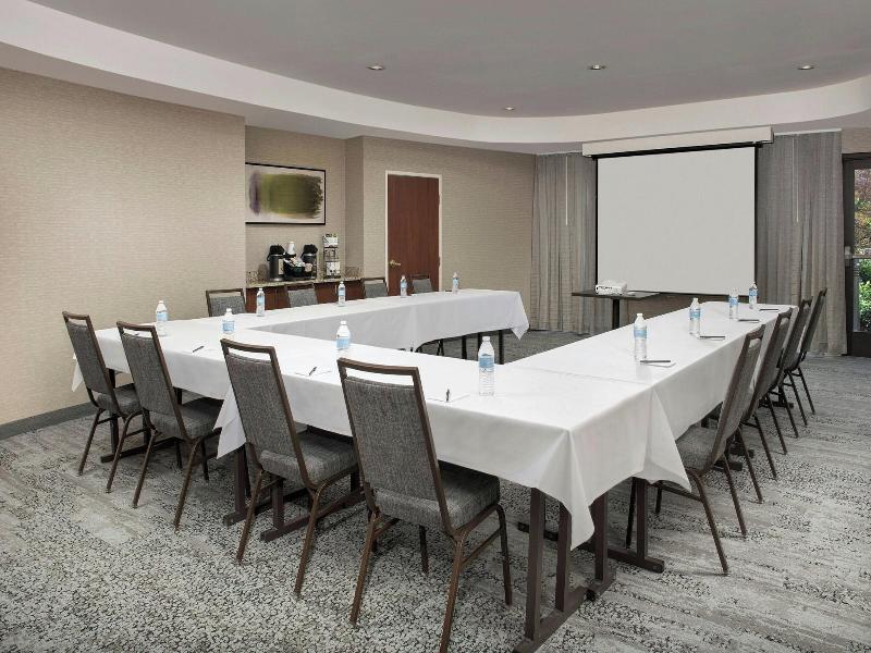 Courtyard By Marriott Chico image