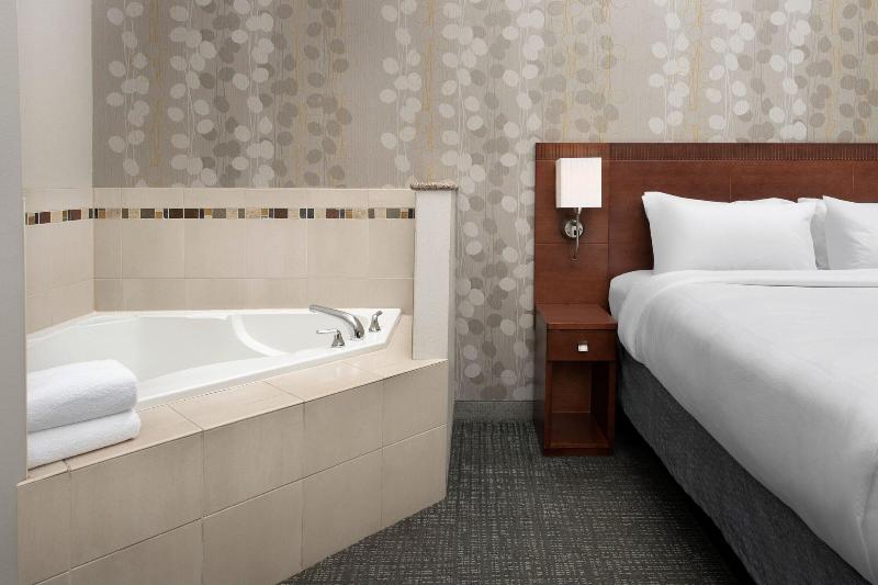 Courtyard By Marriott Chico image
