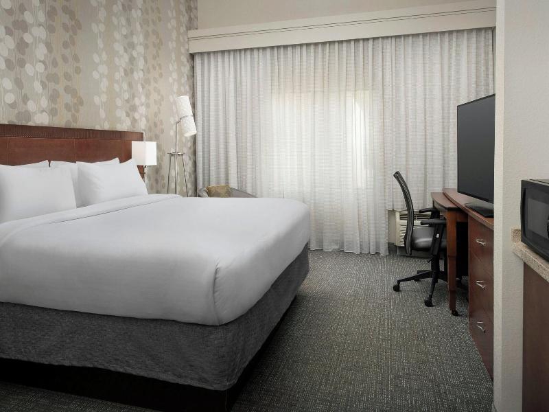 Courtyard By Marriott Chico image