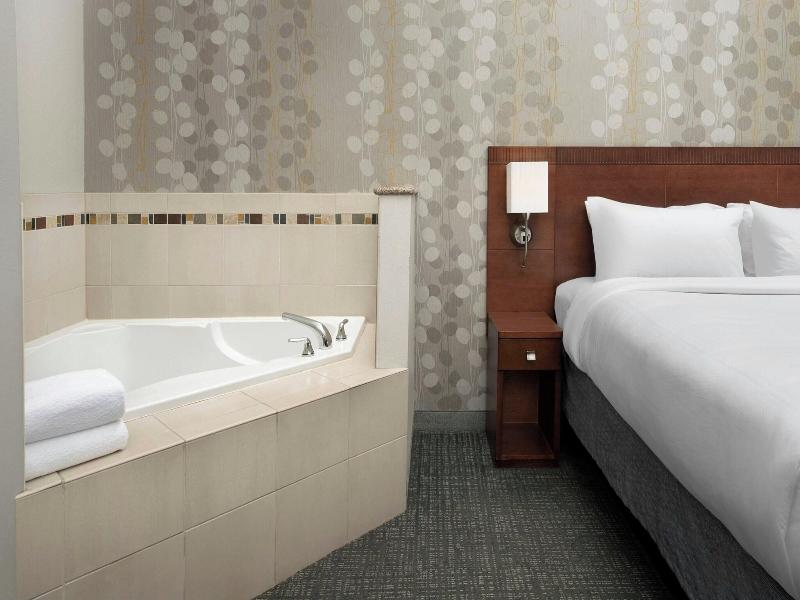 Courtyard By Marriott Chico image