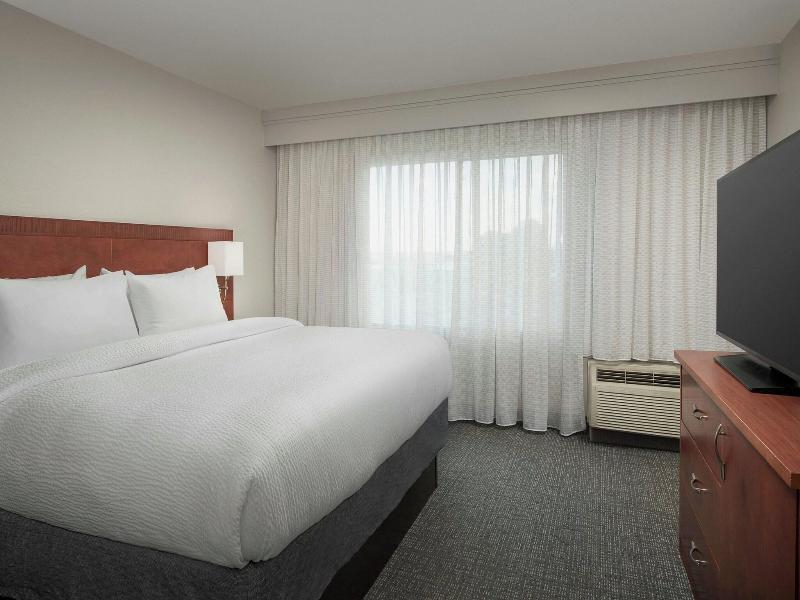 Courtyard By Marriott Chico image