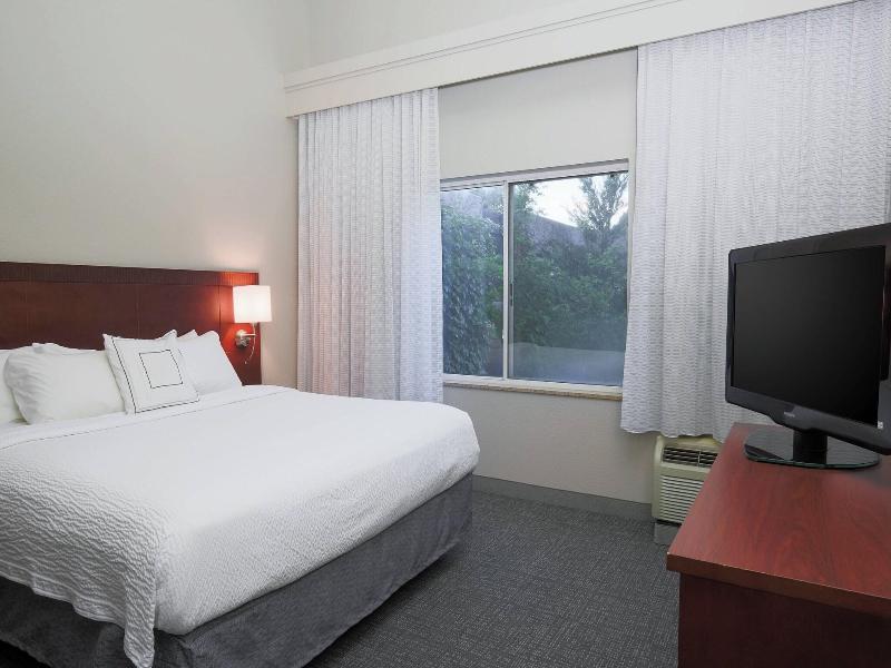 Courtyard By Marriott Chico image