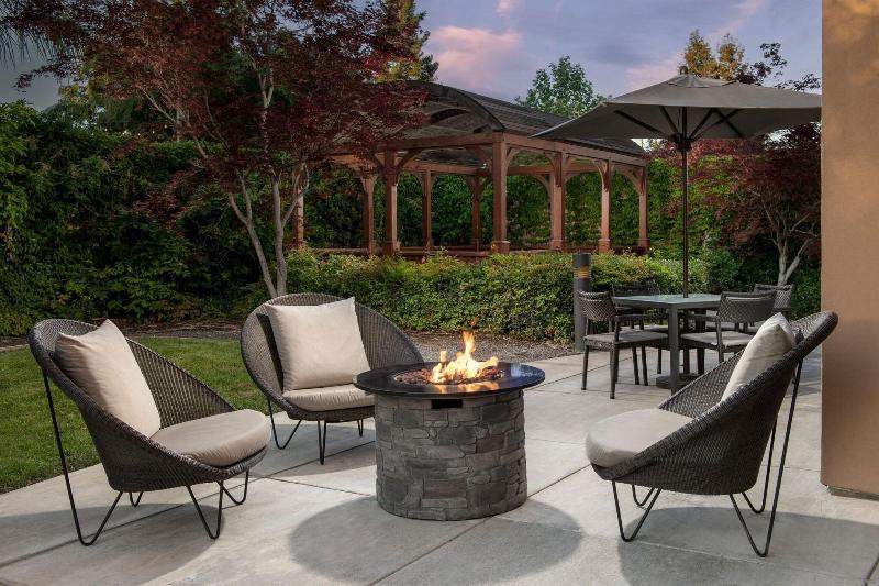 Courtyard By Marriott Chico image