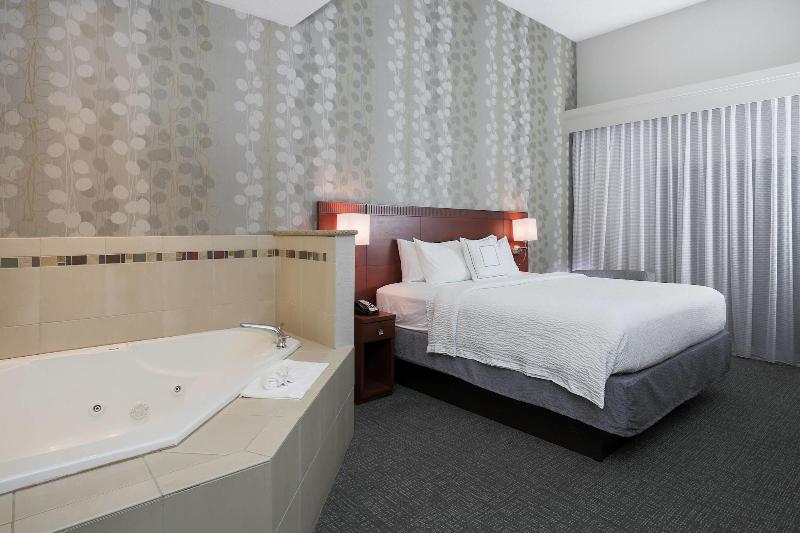 Courtyard By Marriott Chico image
