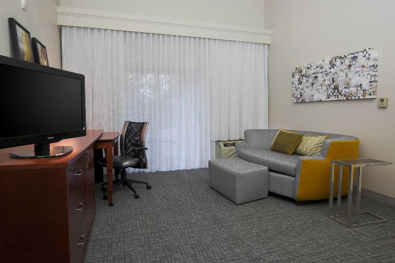 Courtyard By Marriott Chico image