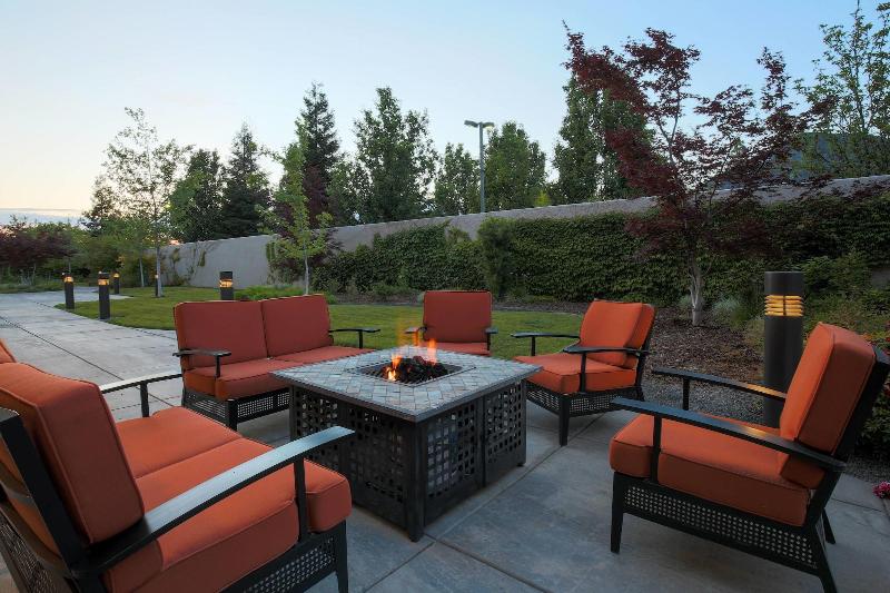 Courtyard By Marriott Chico image