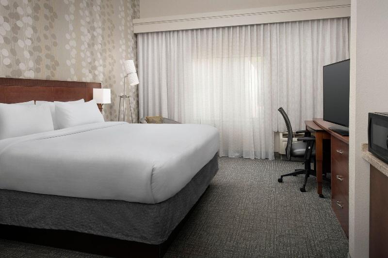 Courtyard By Marriott Chico image