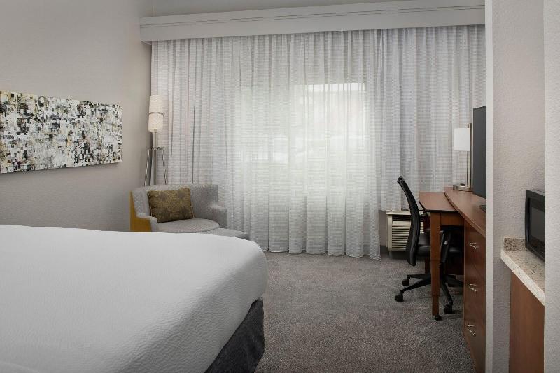 Courtyard By Marriott Chico image