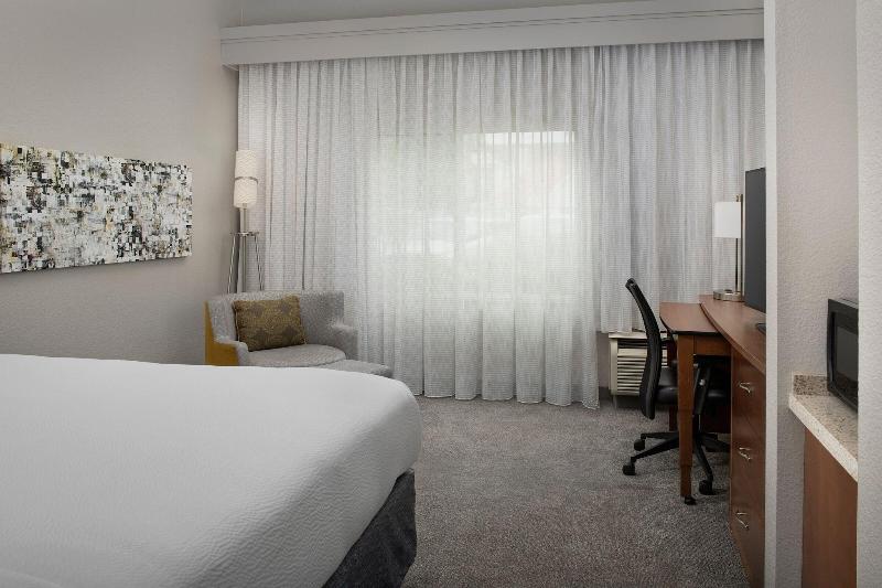 Courtyard By Marriott Chico image