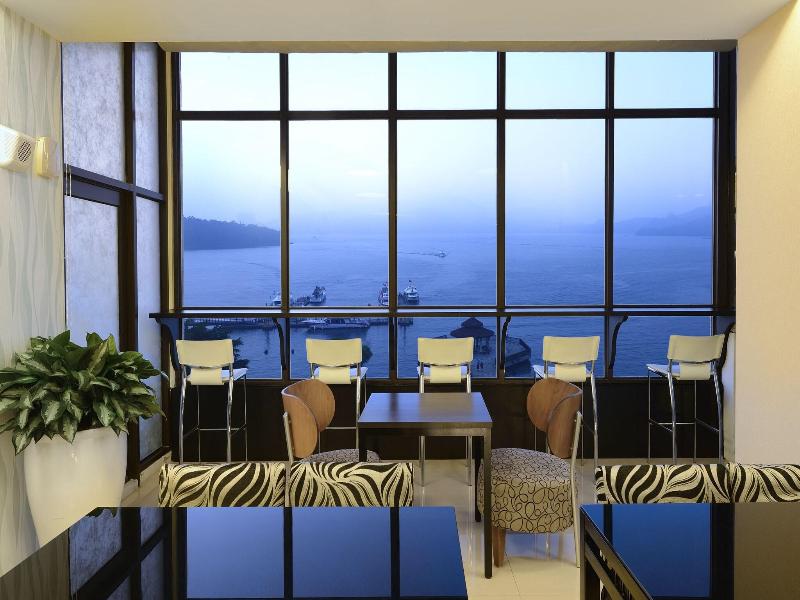 Hu Yue Lakeview Hotel image