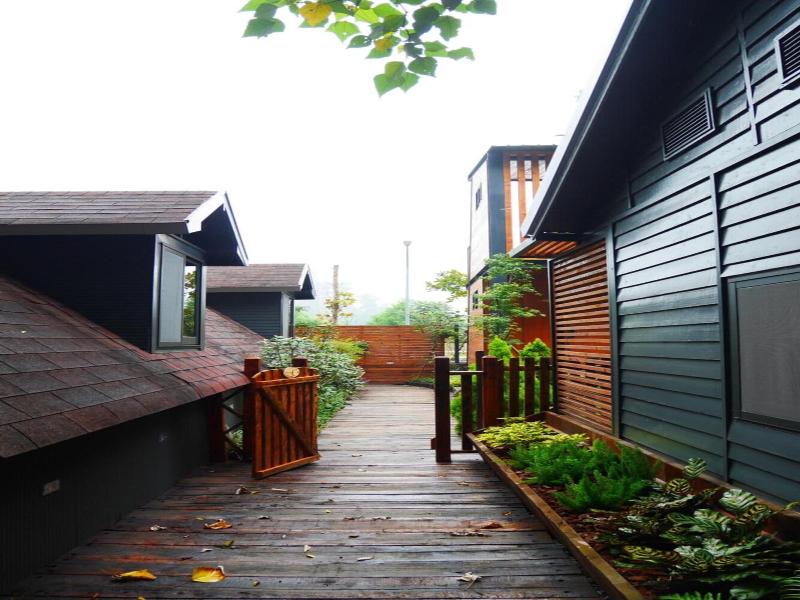 Yue Lake Backpackers image