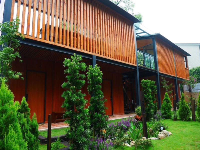 Yue Lake Backpackers image
