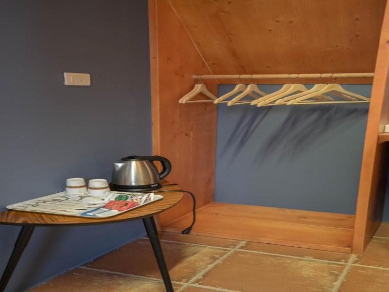 Yue Lake Backpackers image