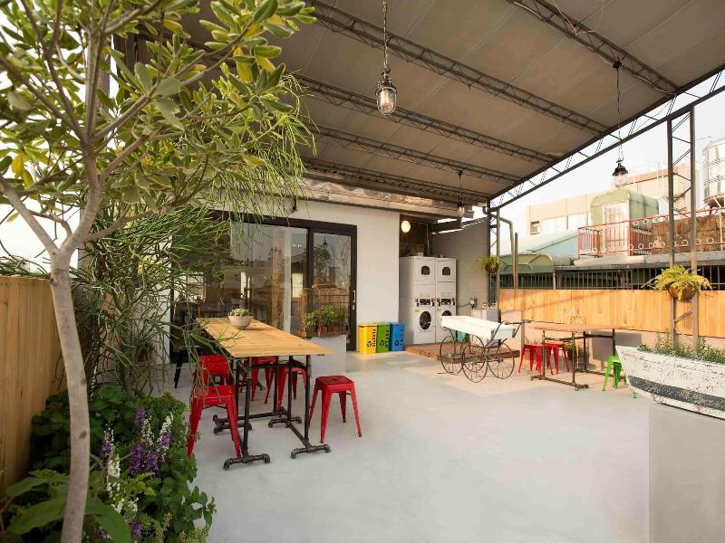 Light Hostel - Chiayi image