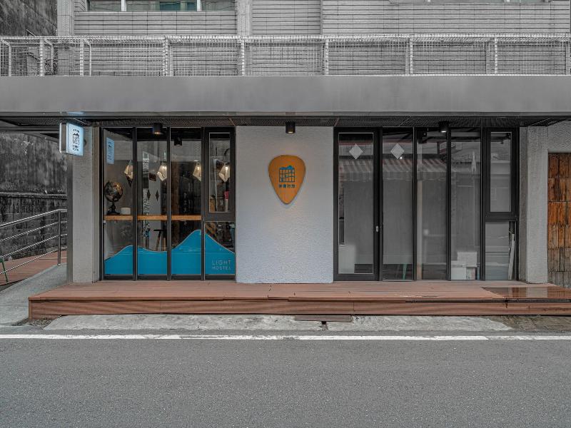 Light Hostel - Chiayi image