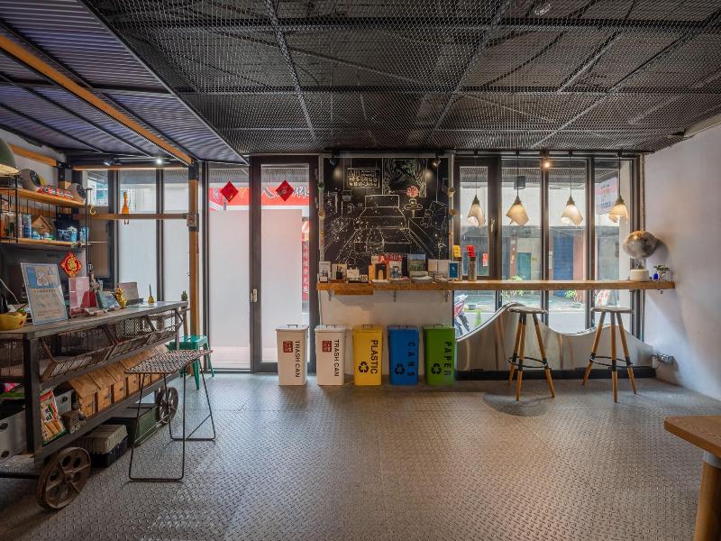 Light Hostel - Chiayi image