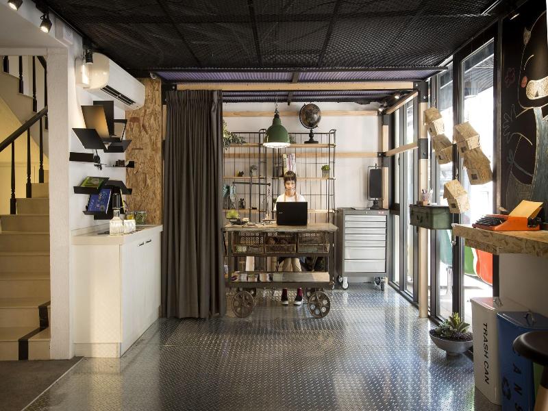 Light Hostel - Chiayi image