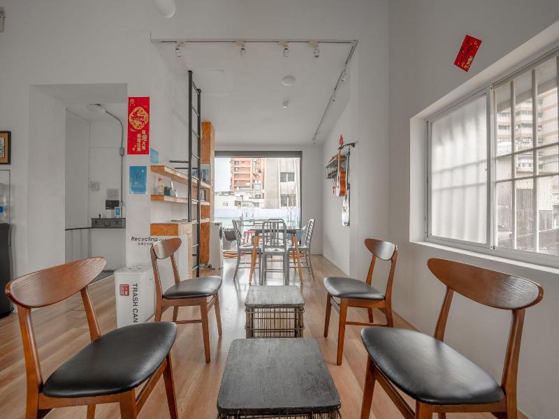 Light Hostel - Chiayi image