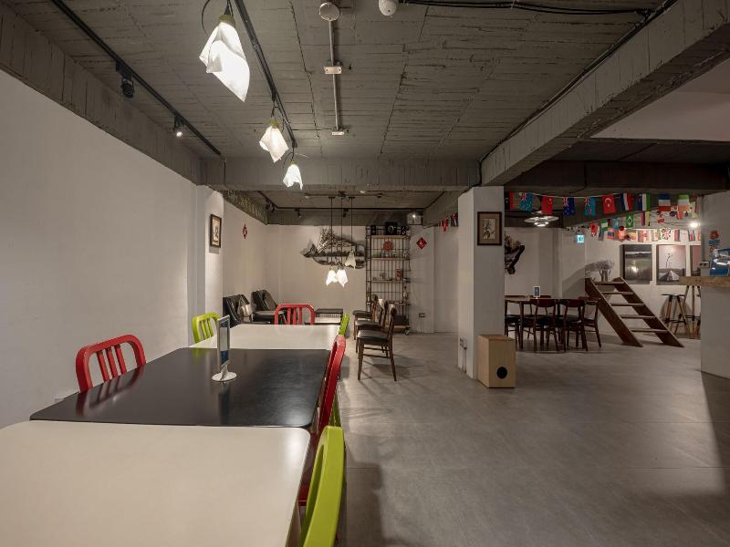 Light Hostel - Chiayi image