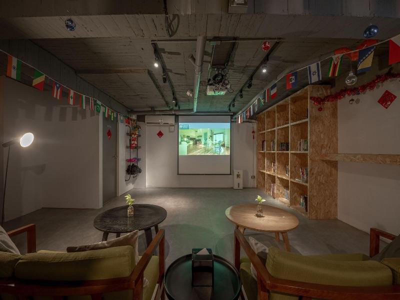 Light Hostel - Chiayi image