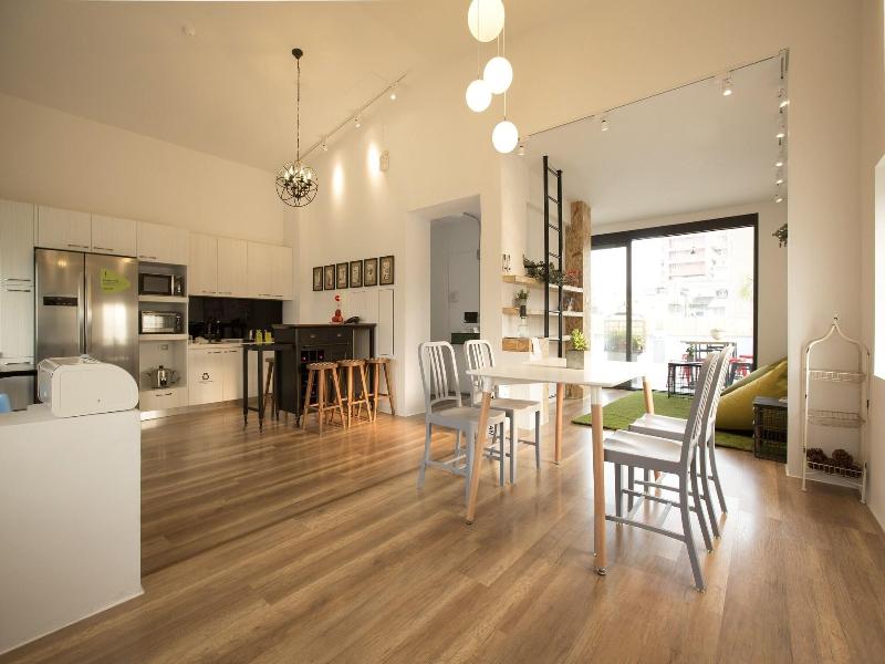 Light Hostel - Chiayi image