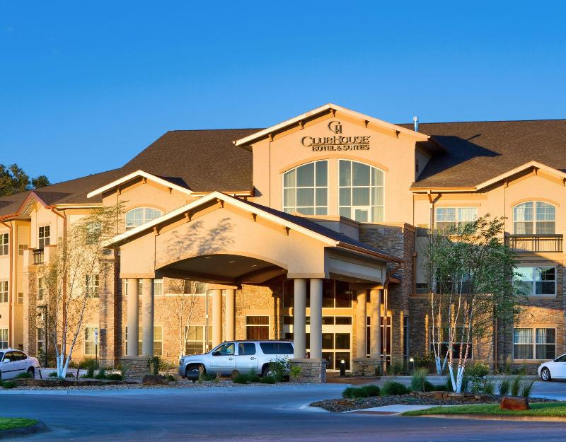 Clubhouse Hotel & Suites Pierre image
