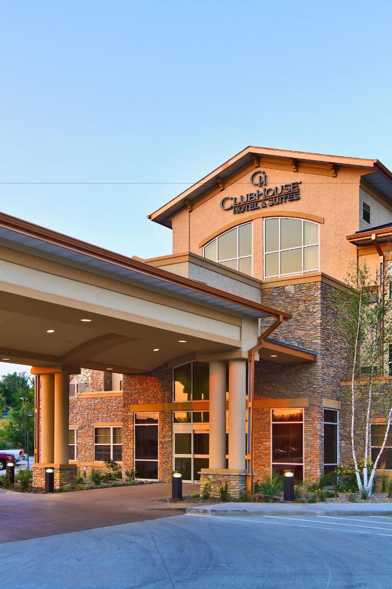 Clubhouse Hotel & Suites Pierre image