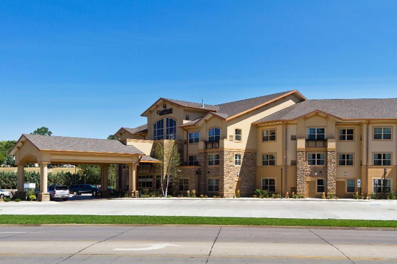 Clubhouse Hotel & Suites Pierre image