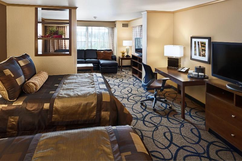 Clubhouse Hotel & Suites Pierre image