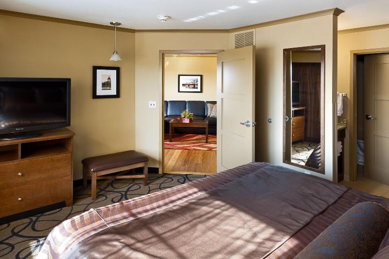 Clubhouse Hotel & Suites Pierre image