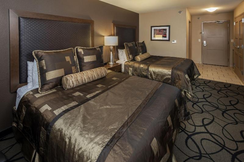 Clubhouse Hotel & Suites Pierre image