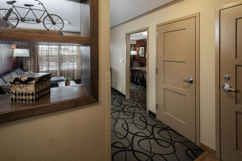 Clubhouse Hotel & Suites Pierre image