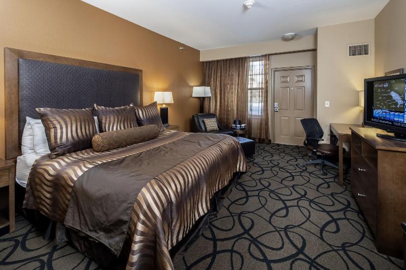 Clubhouse Hotel & Suites Pierre image