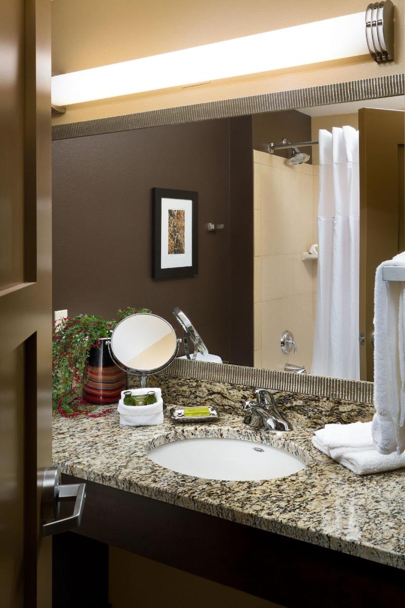 Clubhouse Hotel & Suites Pierre image
