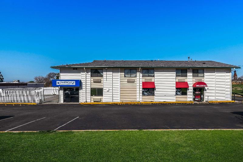 Americas Best Value Inn Lincoln Airport image
