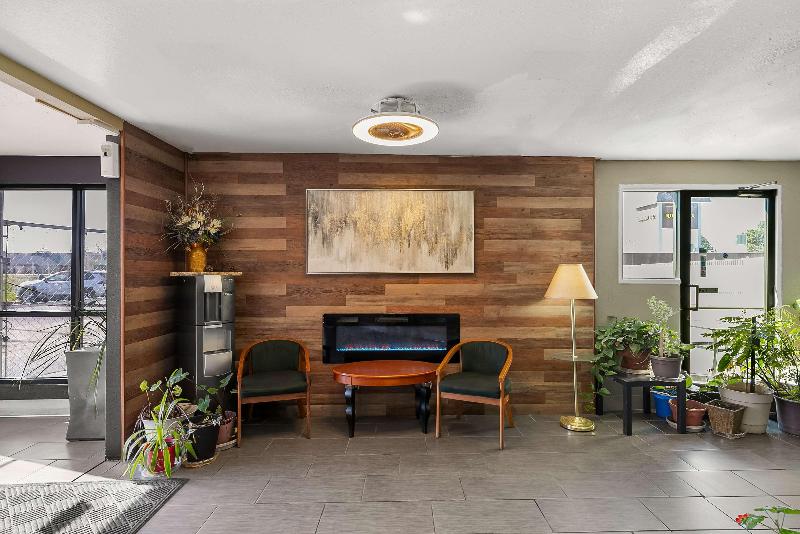 Americas Best Value Inn Lincoln Airport image