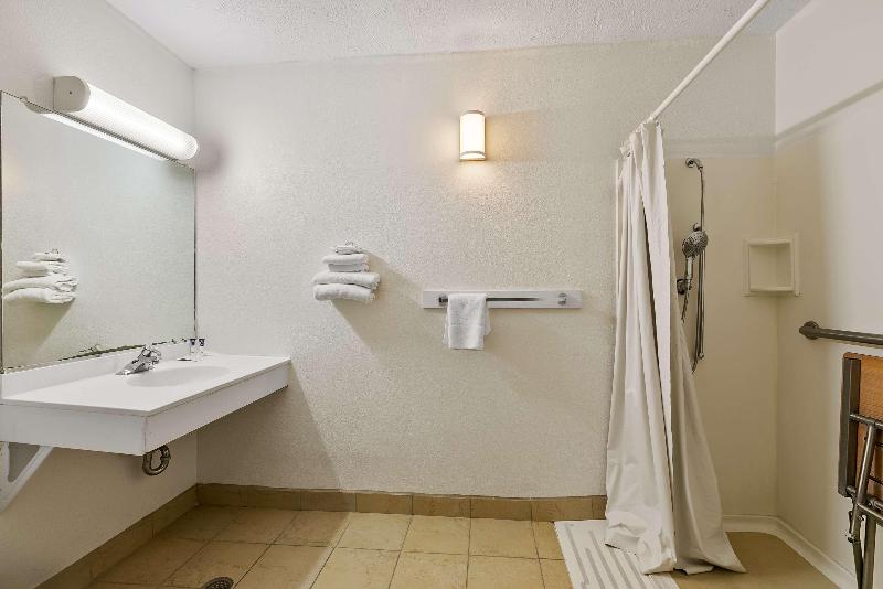 Americas Best Value Inn Lincoln Airport image