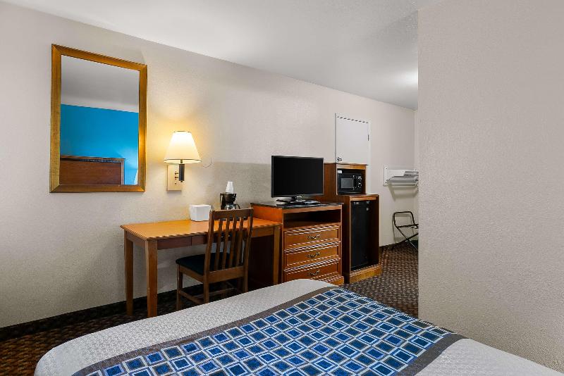 Americas Best Value Inn Lincoln Airport image